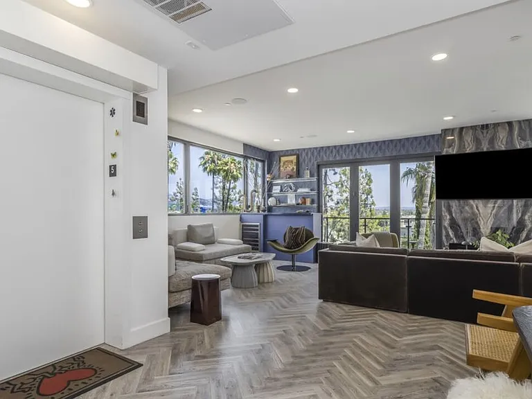 137 N Doheny Dr #2 — Photo 14