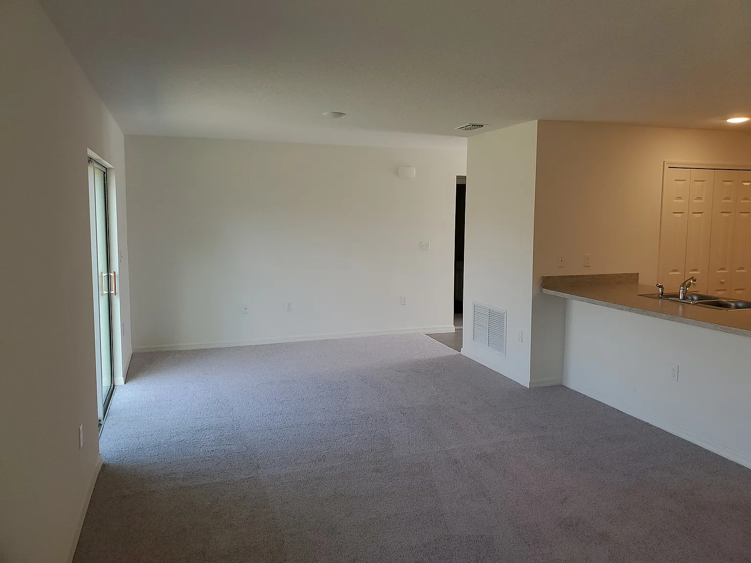 3 bed, 1284 sqft, $2,295 — Photo 4