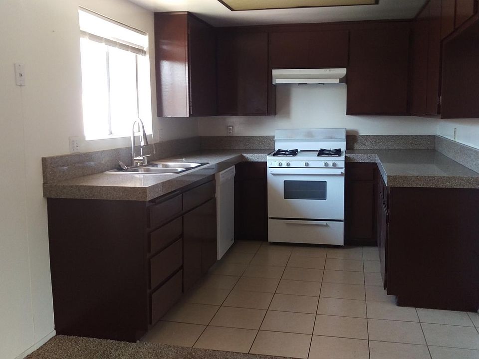 2nd image of 1825 Encino Ave #D