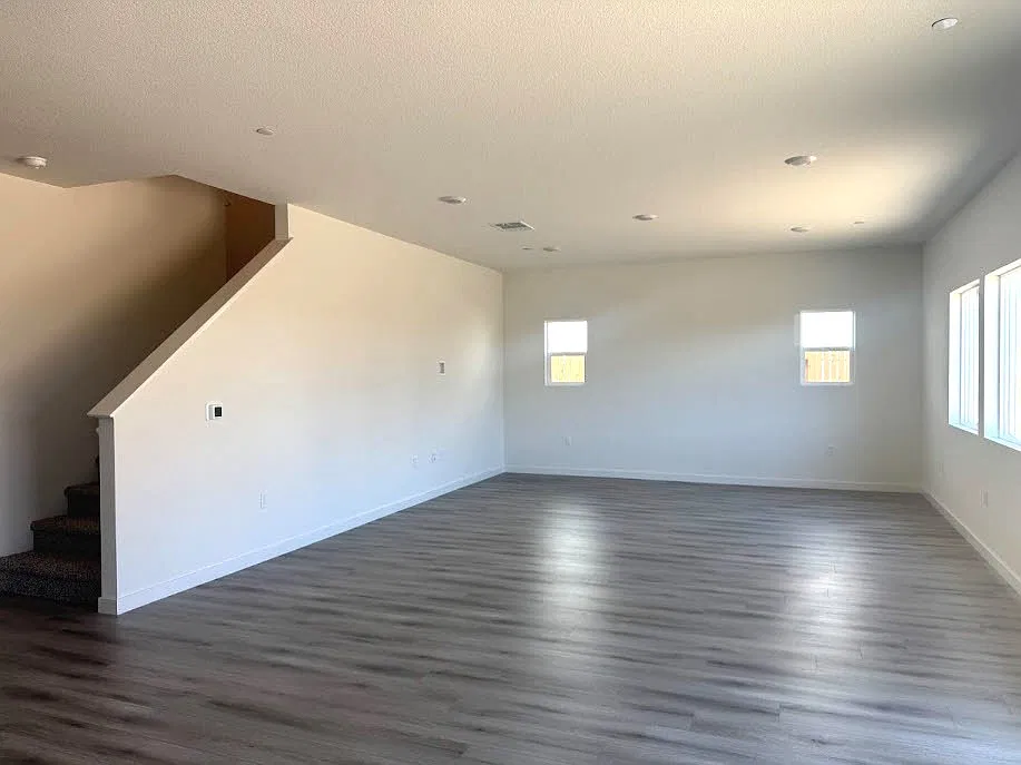 3 bed, 2.5 bath, 2200 sqft, $3,100 — Photo 2