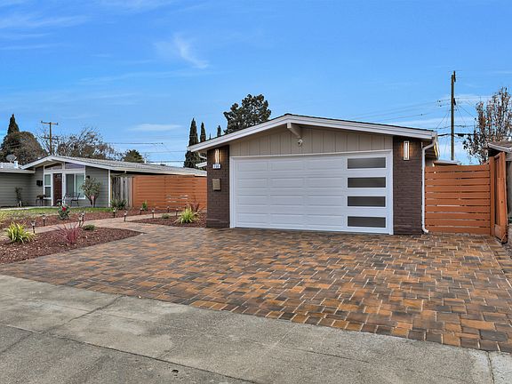 3rd image of 750 Lakebird Dr