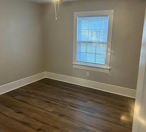 2nd image of 731 Baker St