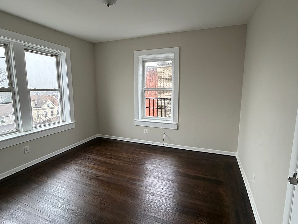 1st image of 220 Roseville Ave #407
