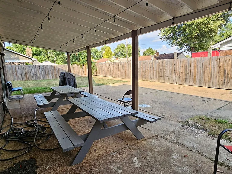 2914 S Mendenhall Rd — Photo 45