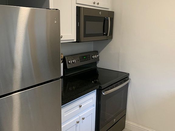 4th image of 2722 37th St APT 4