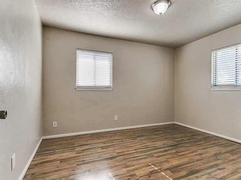 1612 Dakota St — Photo 23
