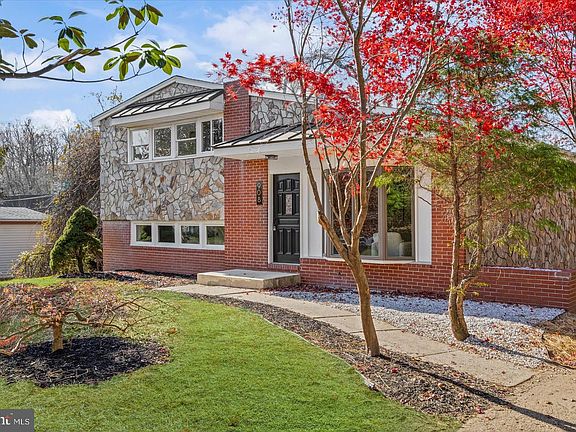 3rd image of 908 Scotts Hill Dr