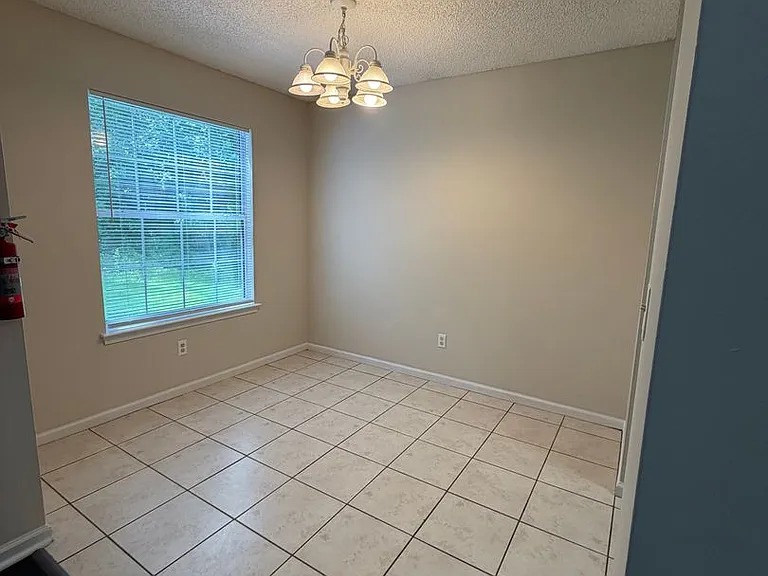 101 Talbot Ct — Photo 17