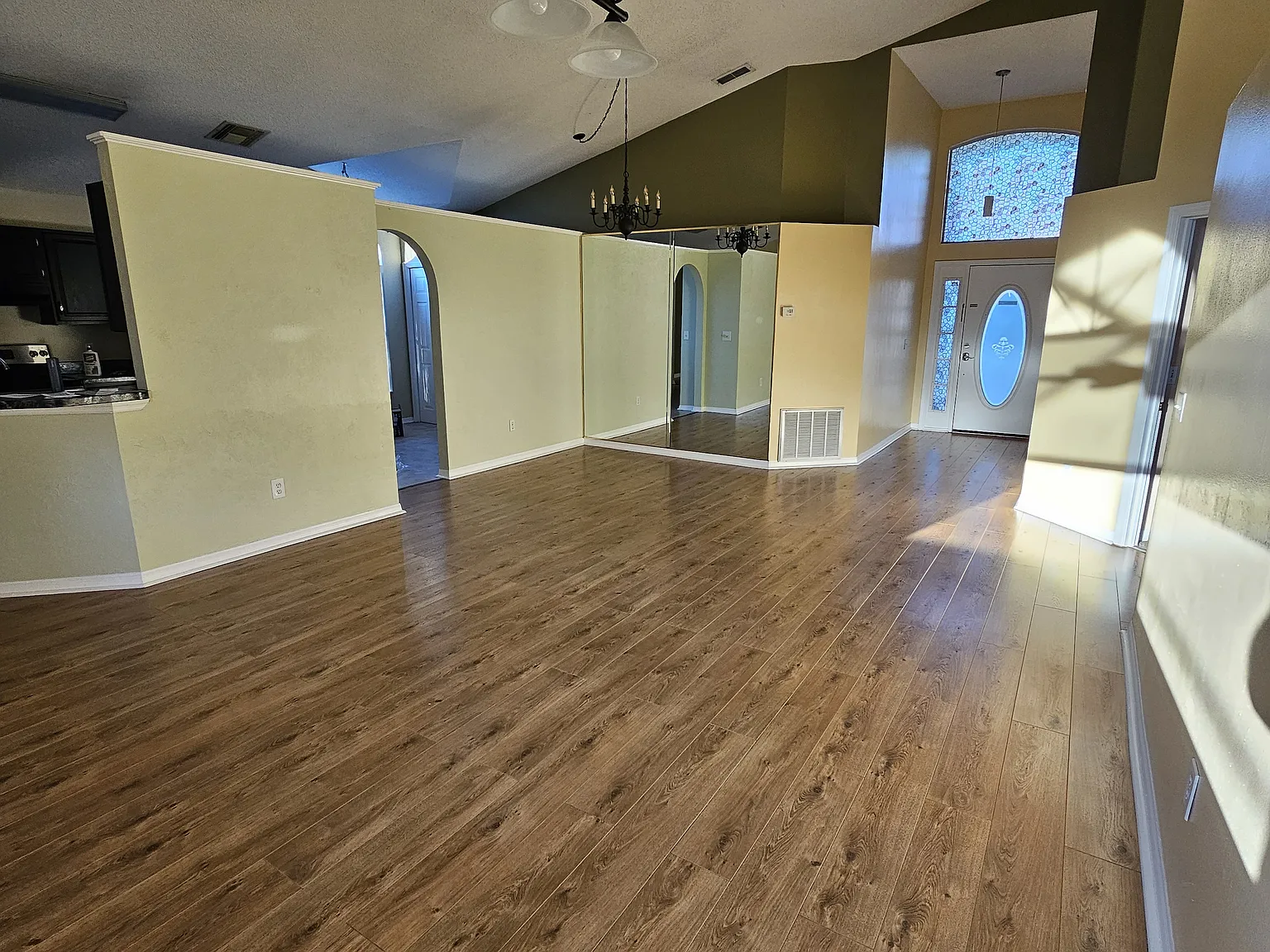 3 bed, 1687 sqft, $2,800 — Photo 4