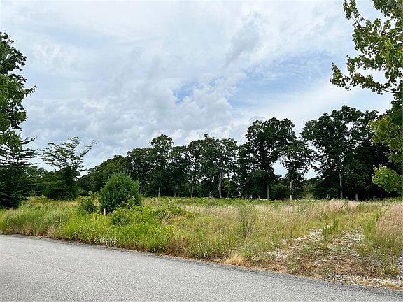 3rd image of 160 Mountain Laurel Way