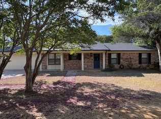520 Crestwood Dr, Granbury, TX 76048