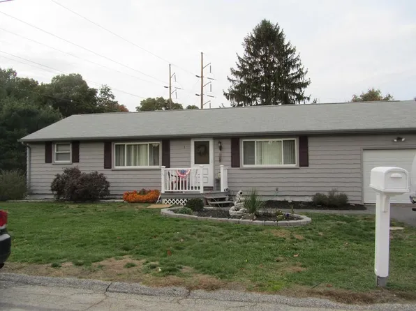 1 Frank Dr, Tiverton, RI 02878