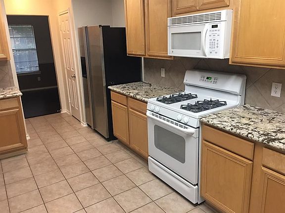 3rd image of 2529 Artesia Dr