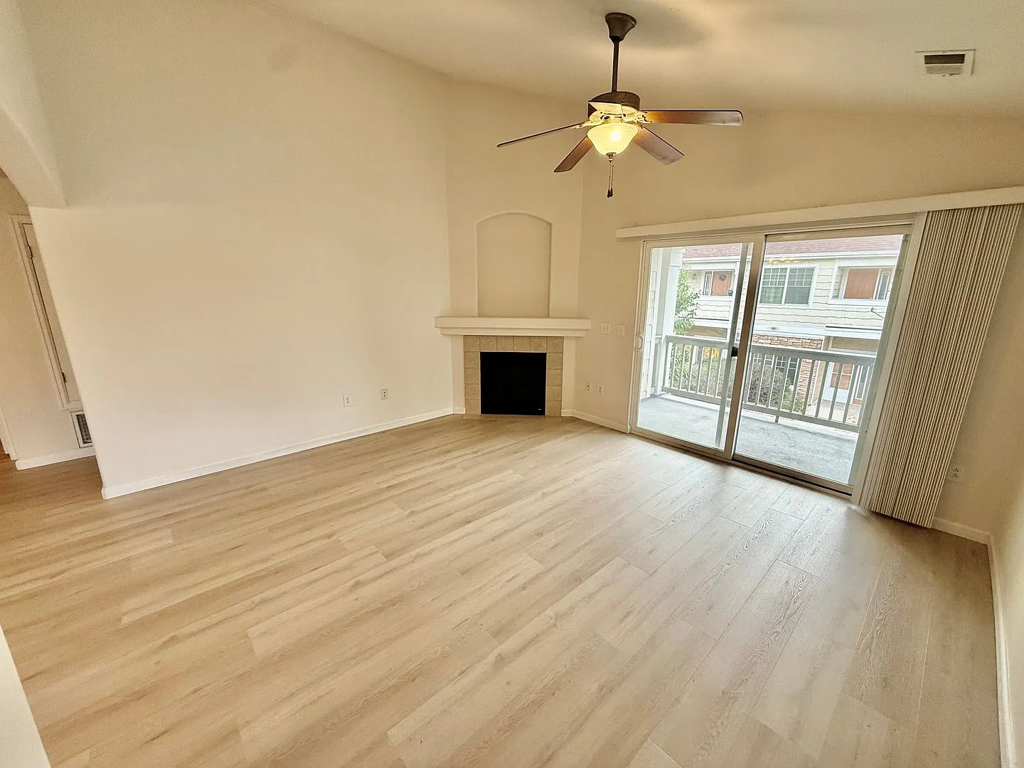 Gorgeous 2 Bedroom/2 Bathroom Condo With New Flooring At Centerra! Great Location For Commuters! — Photo 2