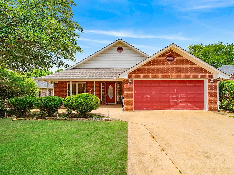 1st image of 2705 Briarwood Dr