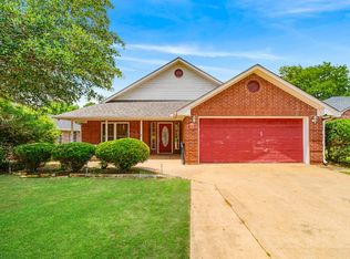 2705 Briarwood Dr, Paris, TX 75460