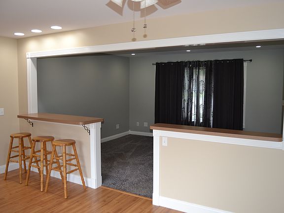 4th image of 8884 Woodside Dr