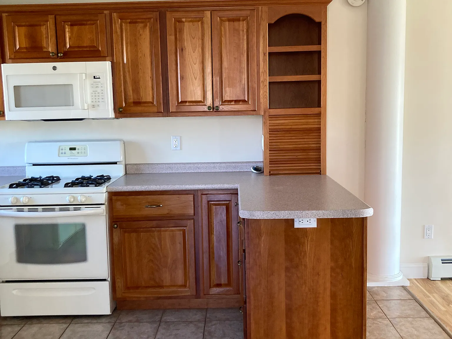 2 bed, 2.5 bath, 1450 sqft, $3,400 — Photo 2