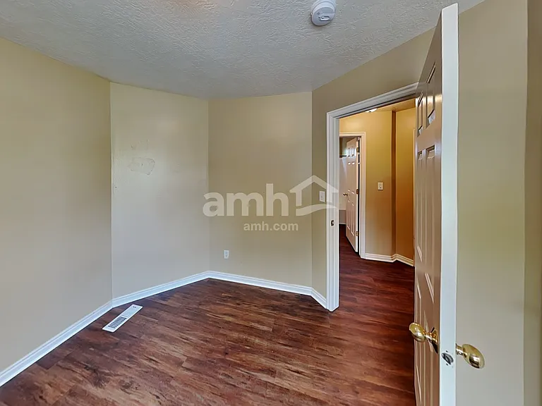 252 S 540 W — Photo 18