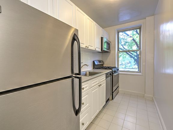 4th image of 200 E 17th St APT 1C