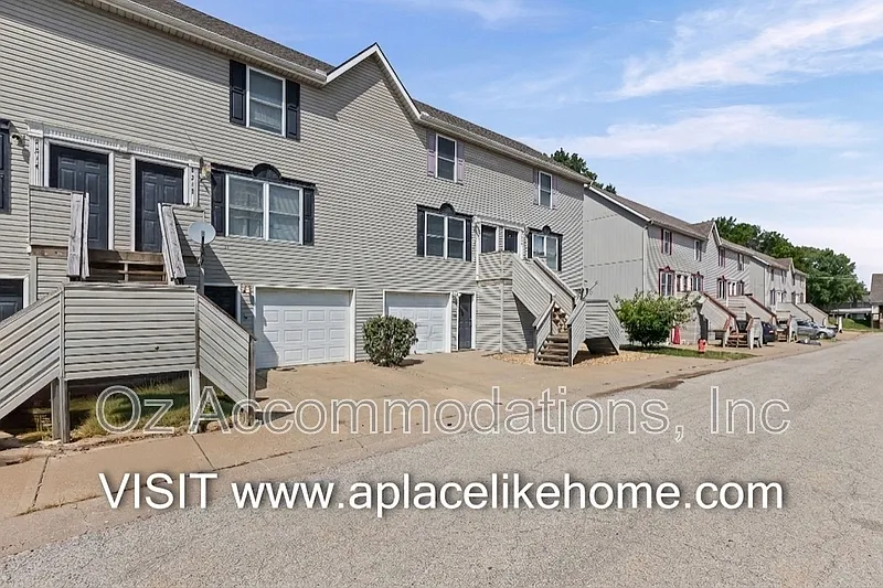 2 bed, 1.0 bath, 800 sqft, $1,095 — Photo 2