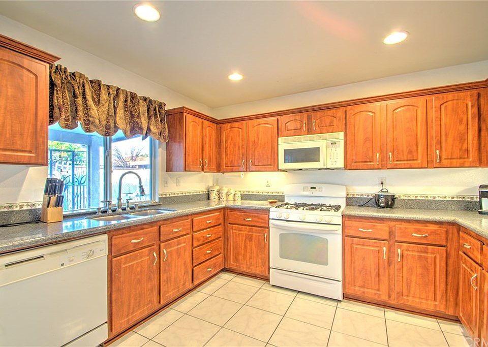 1st image of 25606 Mountain Springs St