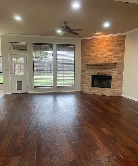 1708 Rockview Dr — Photo 2