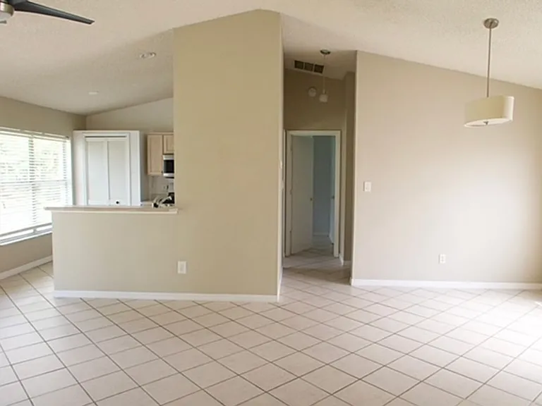 15640 Kensington Trl — Photo 3