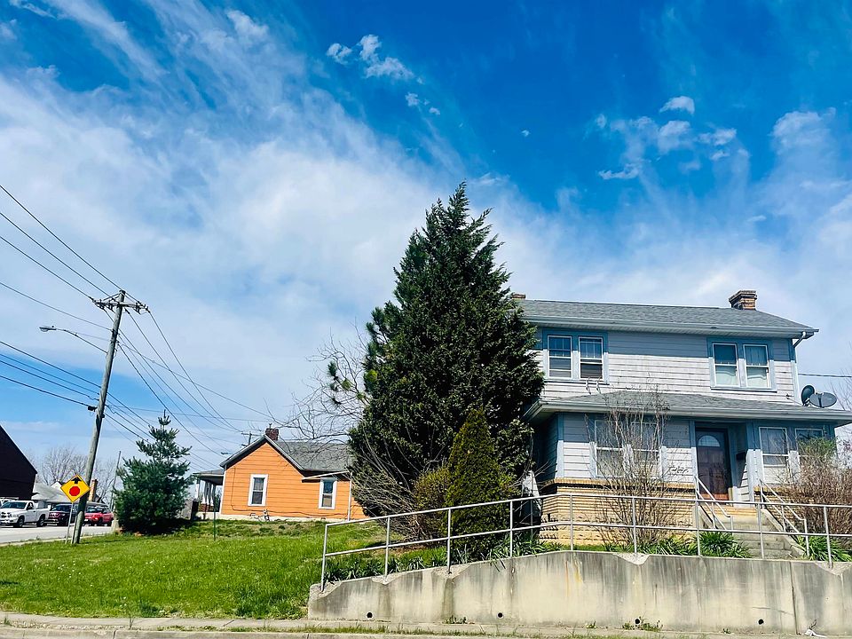 2nd image of 2335 29th St #2833