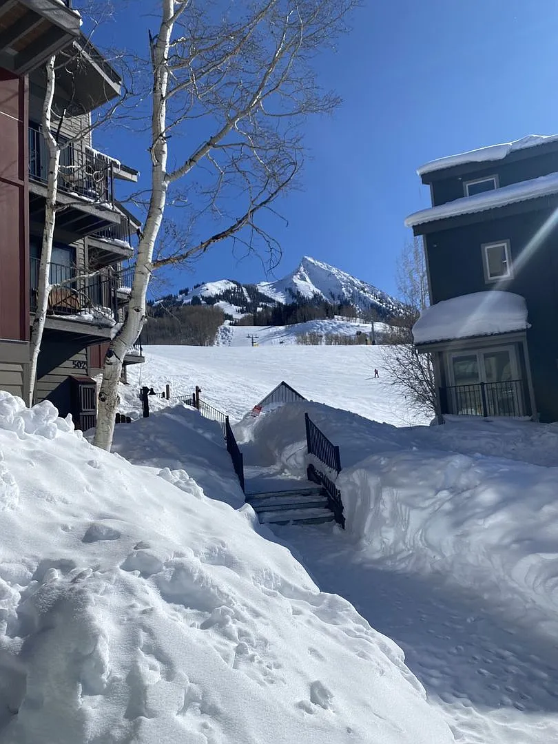 Amazing slope side location! — Photo 1