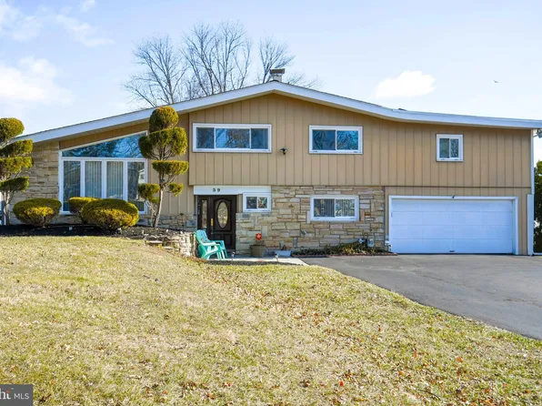 39 Red Rowan Ln, Plymouth Meeting, PA 19462