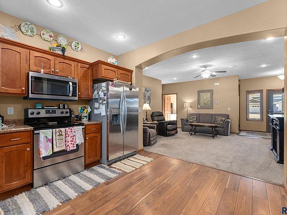 5th image of 825 E El Dorado Ct