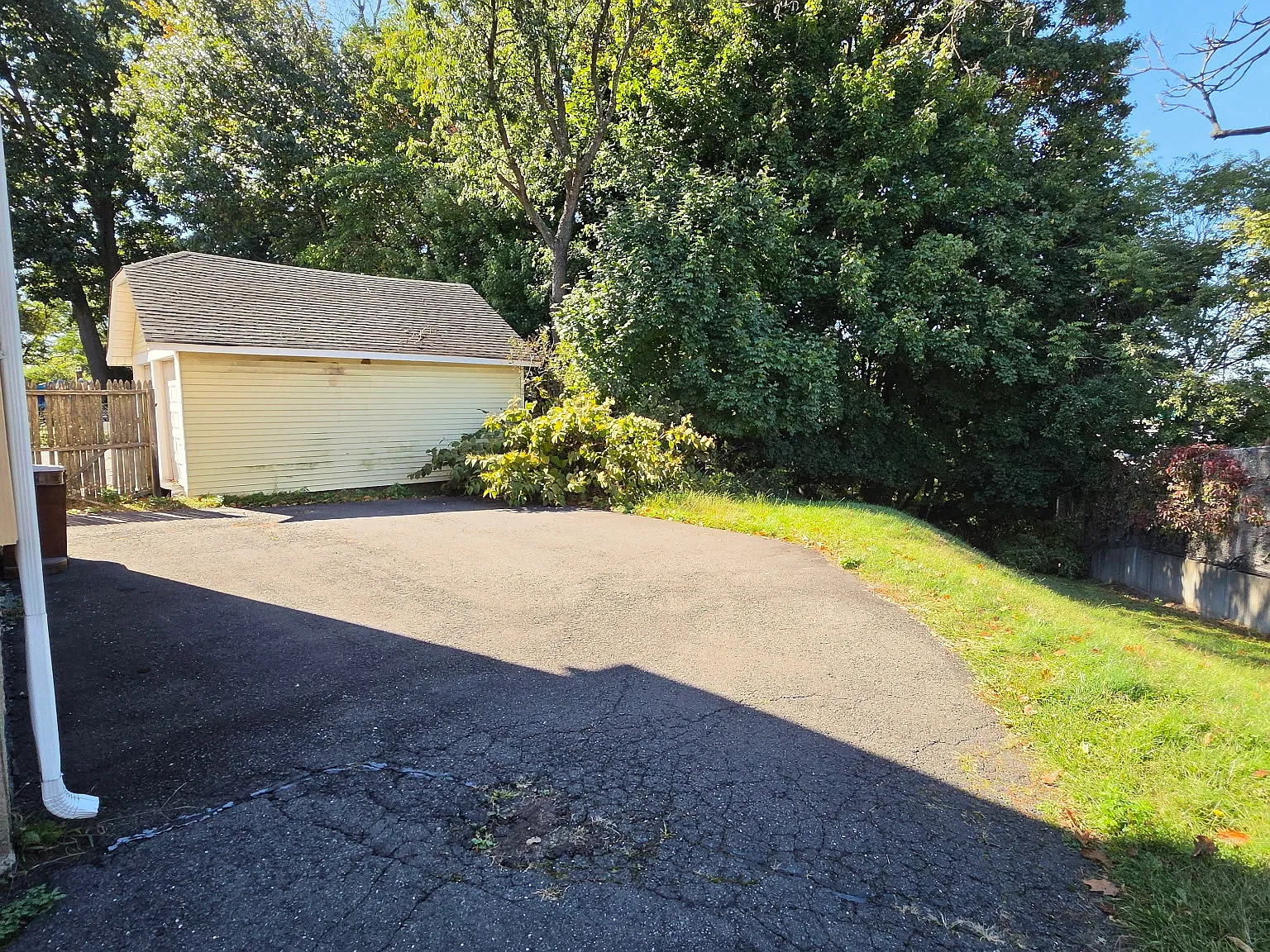 3 bed, 1140 sqft, $4,275 — Photo 3