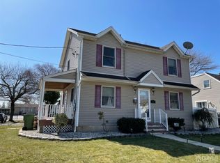 38 Pacific St, Edison, NJ 08817