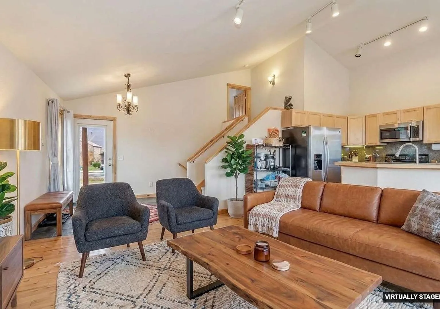 Mountain Views & Modern Comfort | Longview 3BR/2.5BA Townhome | 2-Car Garage — Photo 1