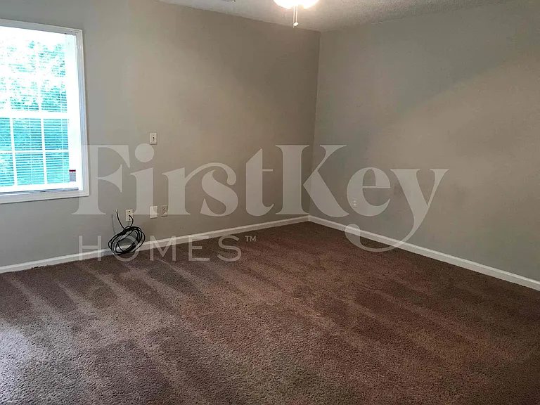 1201 Creekwood Cv — Photo 8