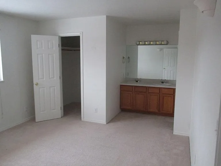 141 Greenbriar Dr — Photo 9