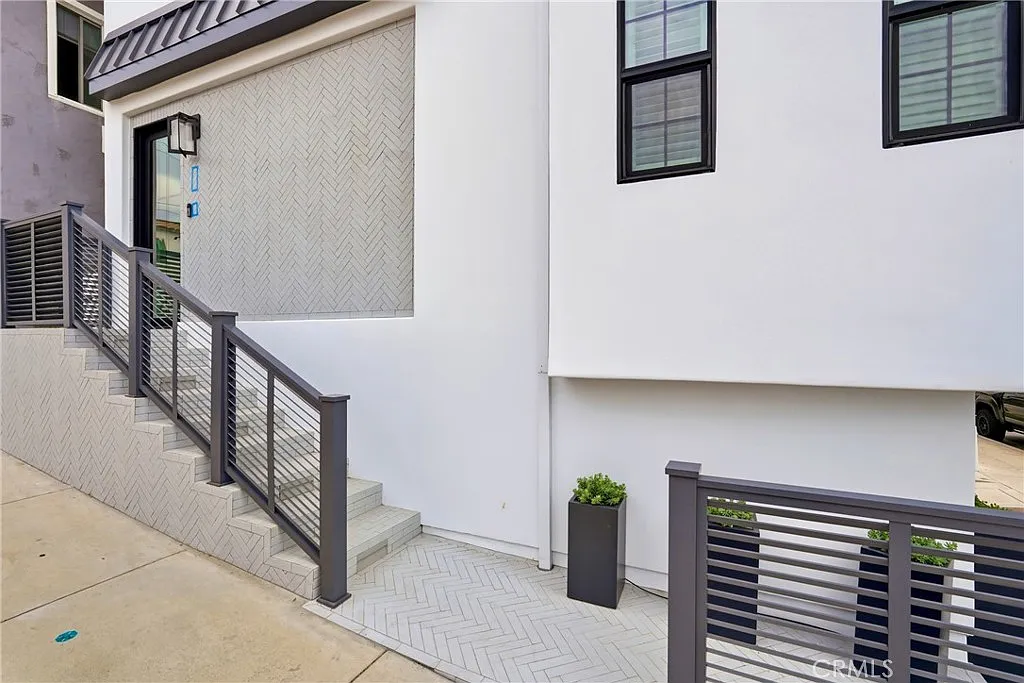 2 bed, 1698 sqft, $12,000 — Photo 3