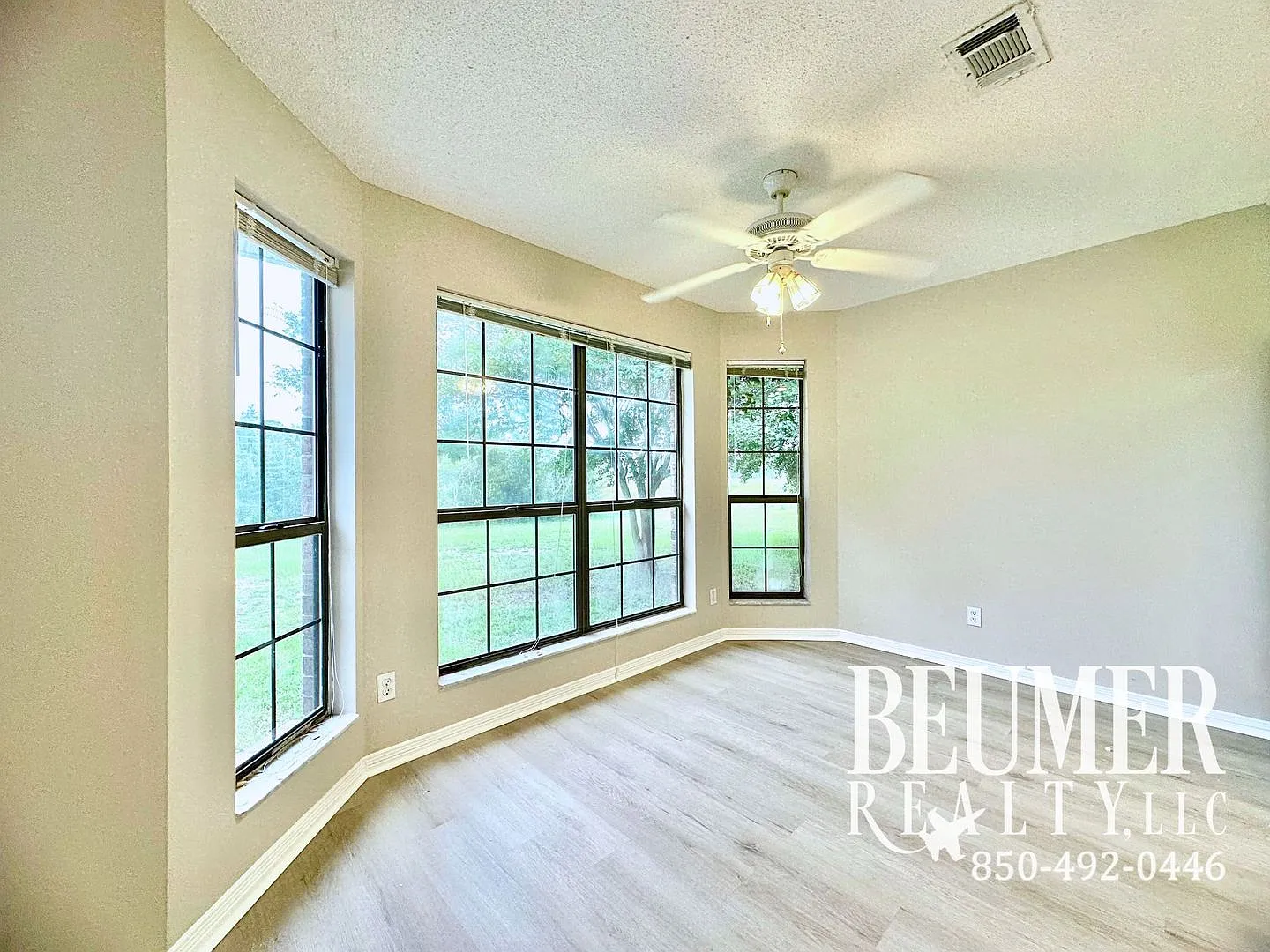 Expansive Home 4BR/3BA Home For Rent — Photo 3
