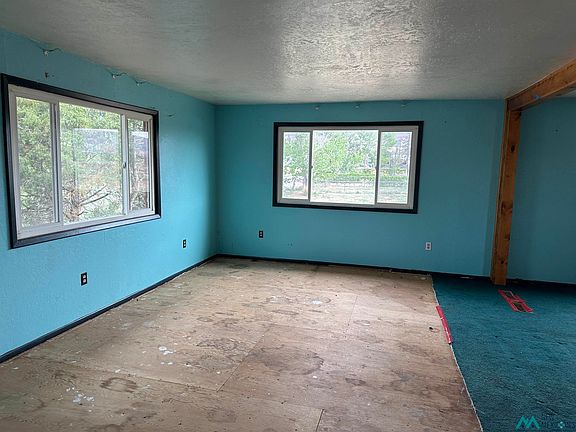 2nd image of 22 Red Rocks Ave