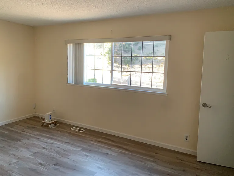 25181 Campus Dr — Photo 11