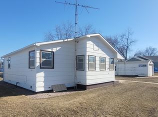 904 2nd St SE, Pipestone, MN 56164
