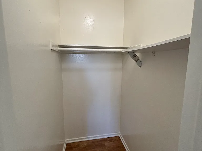 1513 W 28th St #7 — Photo 15