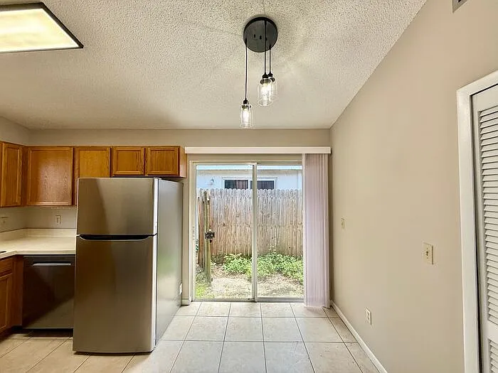 2452 E Illiana St — Photo 9