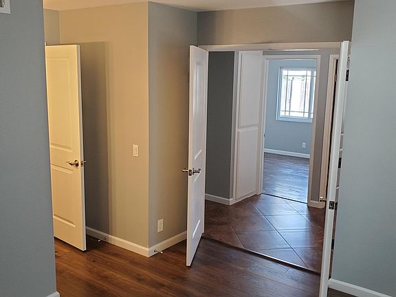 4th image of 21073 Glenwold Dr