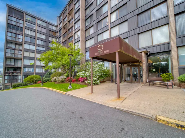 9060 Palisade Avenue 304 image 2 of 16