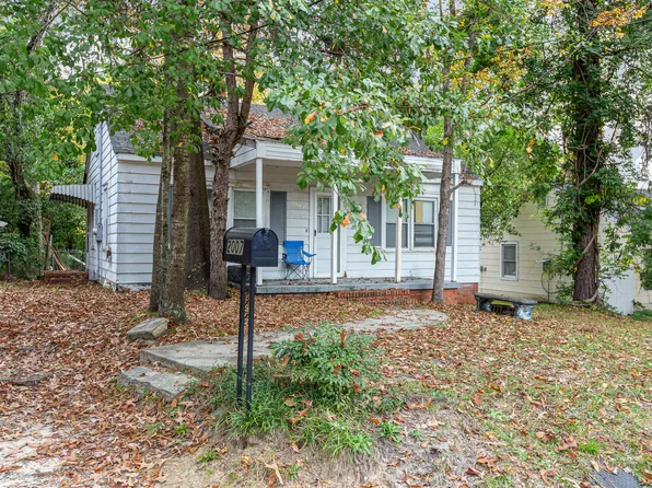 2007 Overlook Dr, Fayetteville, NC 28301