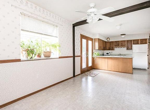 3rd image of 923 Vegas Dr