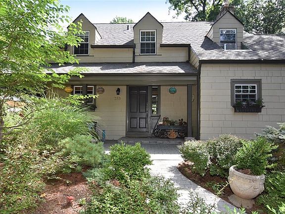 2nd image of 253 Judson Ave