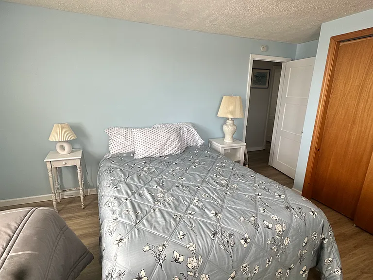 Bedroom 2 with 1 Queen Bed and 1 Twin Bed